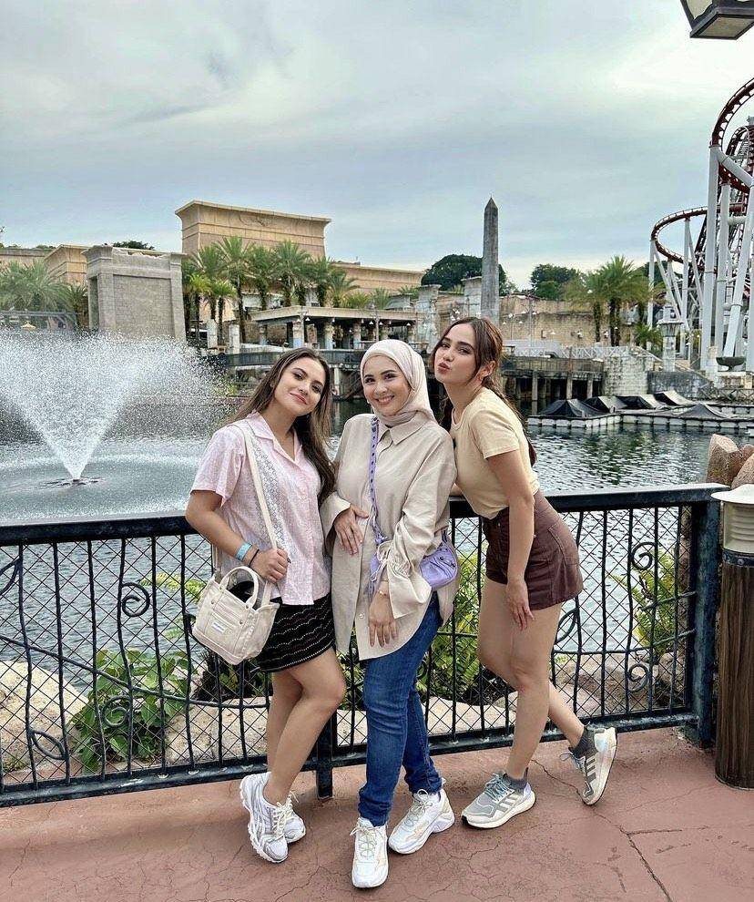Syifa Hadju, Kesha dan Marsha Aruan di Singapura (instagram.com/syifahadju)