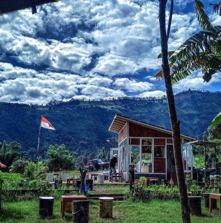 Suasana Shelter Kopi Bromo (Instagram/shelter.kopibromo)