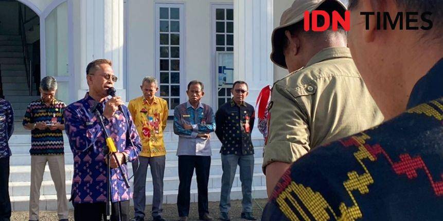 Foto Wakil Walikota Bima, Feri Sofyan saat pimpin apel di Kantor Walikota Bima (IDN Times/Juliadin)