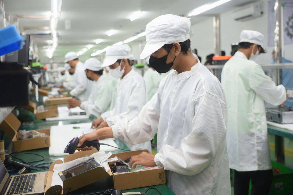 Salah satu kegiatan produksi dalam Acer Manufacturing Indonesia (Dok. Acer Indonesia)