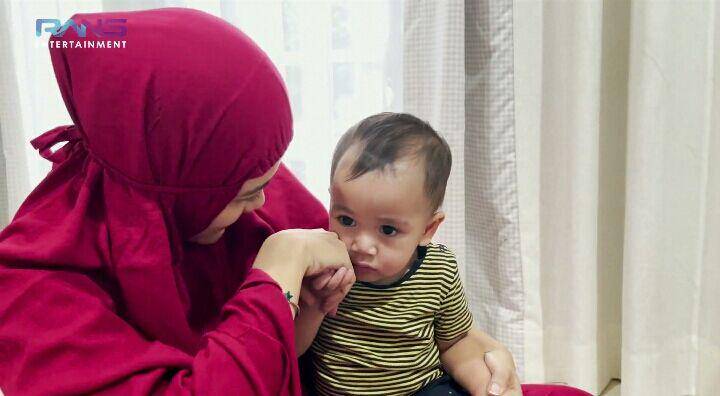 Rayyanza belajar salat. (youtube.com/Rans Entertainment)