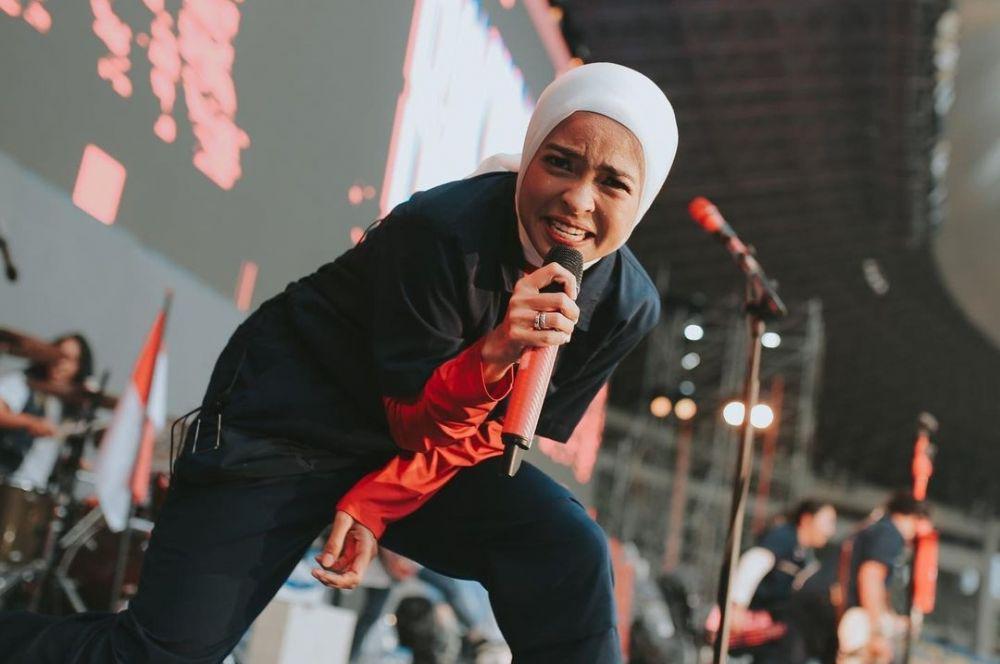 9 Potret Tantri Syalindri saat Tampil di Atas Panggung, Karismatik!