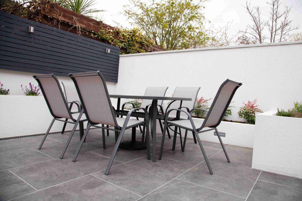 Ide Dekorasi Rooftop Teduh dan Privat (unsplash.com/Tile Merchant Ireland)