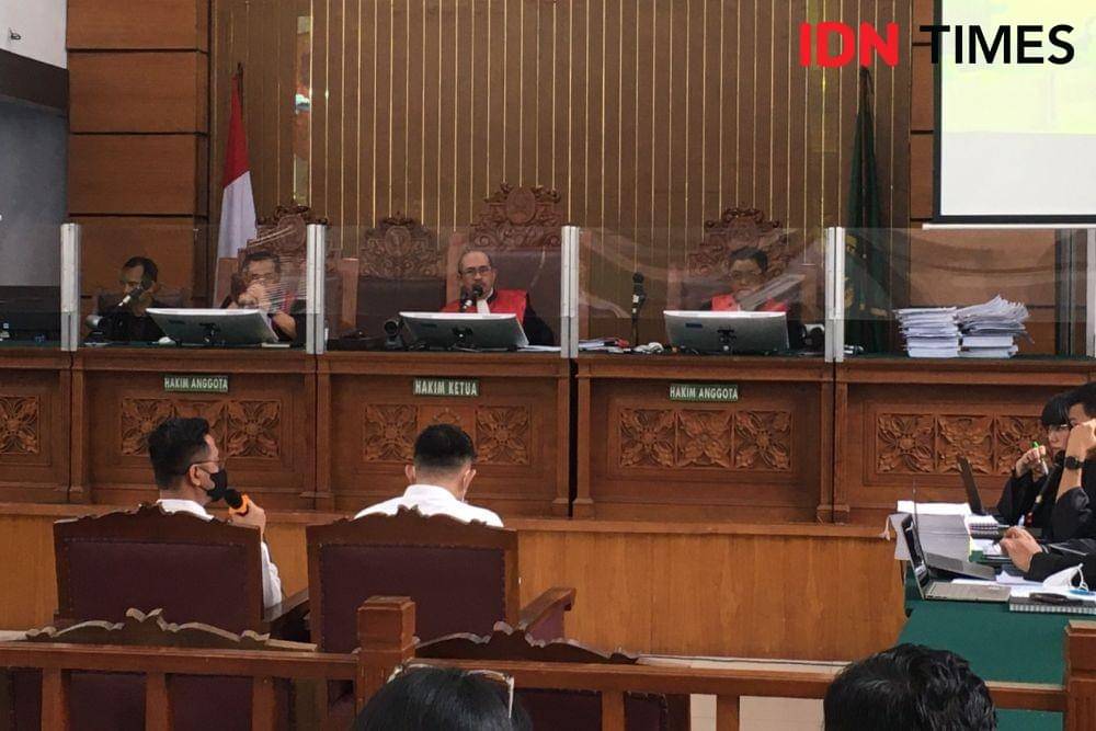 Terdakwa obstruction of justice (OOJ) kasus pembunuhan Brigadir J, Chuck Putranto menjalani sidang di PN Jaksel, Kamis (12/1/2023). (IDN TImes/Irfan Fathurohman)