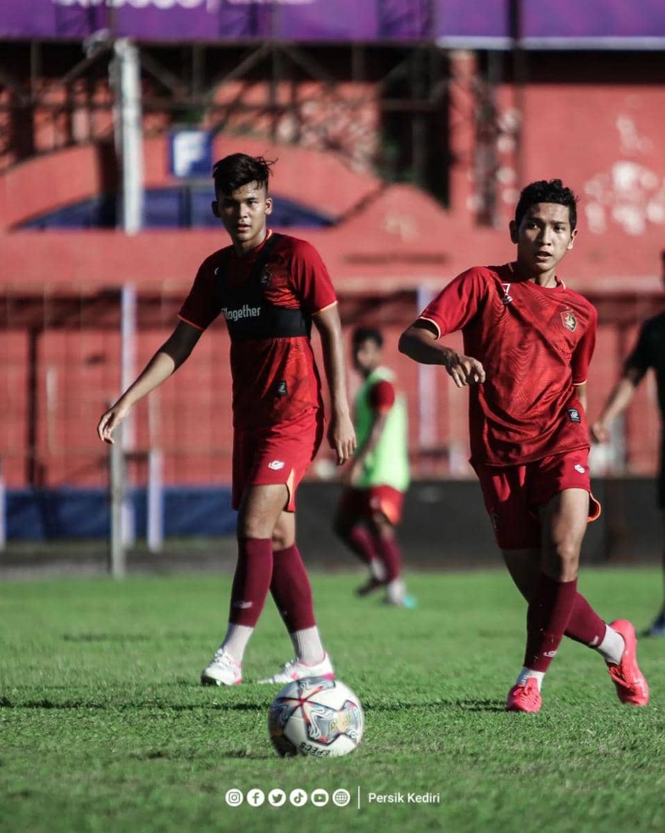 Pemain Persik Kediri saat berlatih. Instagram.com/ persikfcofficial