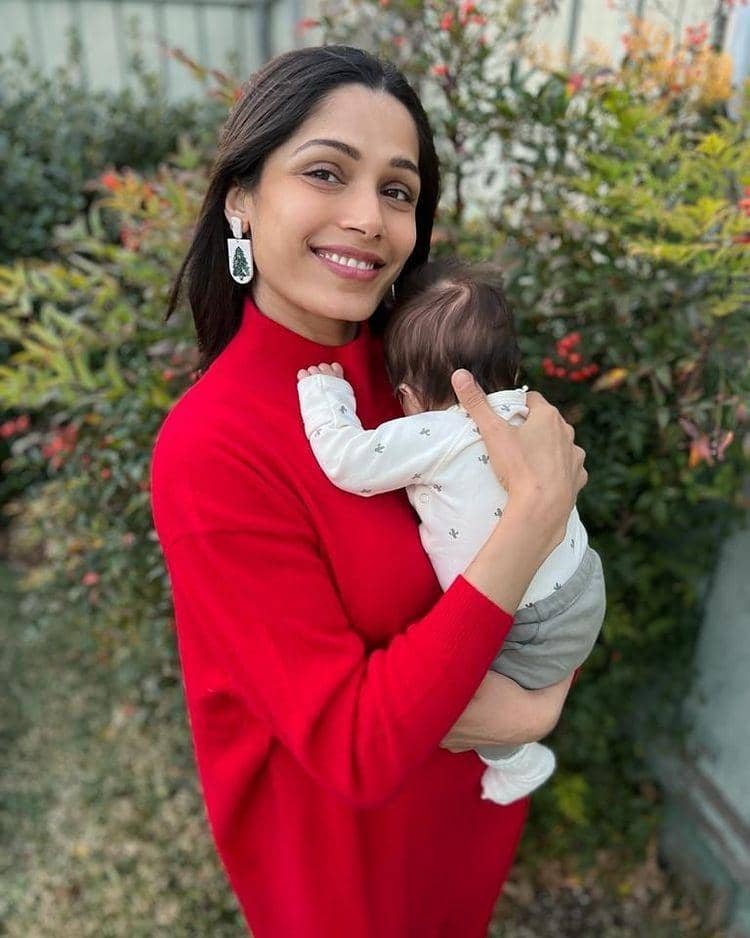 Freida Pinto dan putranya (instagram.com/freidapinto)