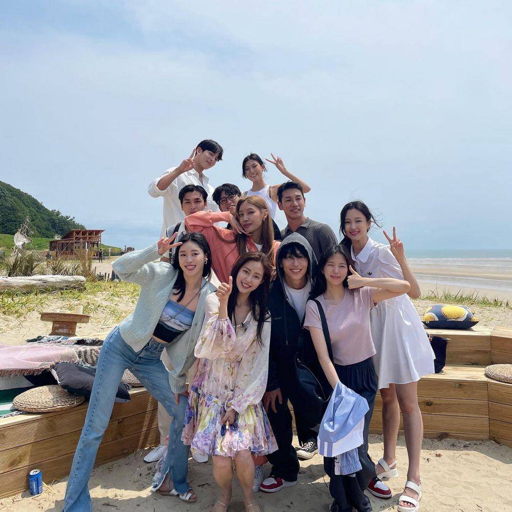 Cast Single's Inferno 2 (Instagram.com/jennonpark/)