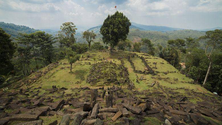 situs Gunung Padang dalam dokuseries Ancient Apocalypse (dok. Netflix/Ancient Apocalypse)