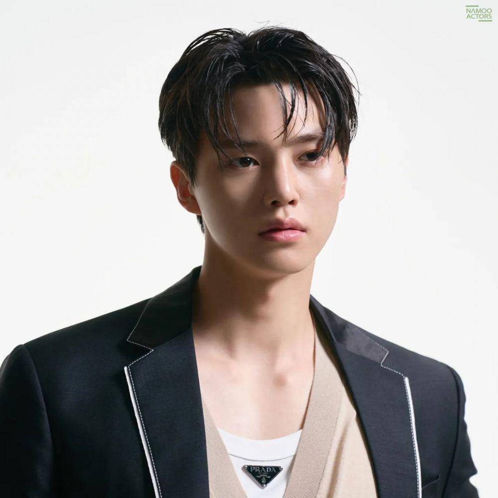 Song Kang (instagram.com/namooactors)
