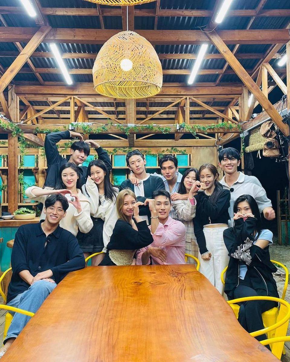 potret keakraban cast Single's Inferno 2 (instagram.com/limminsu000)