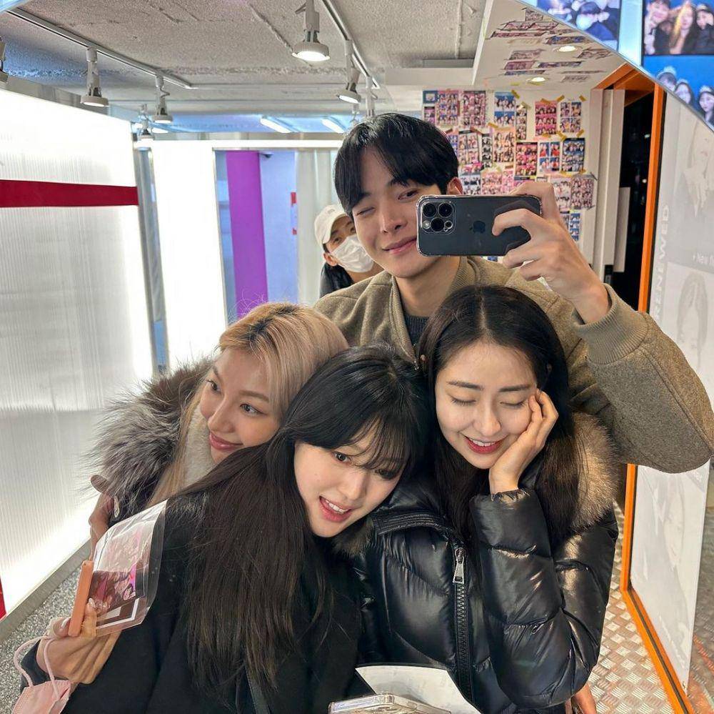 potret keakraban cast Single's Inferno 2 (instagram.com/4x4ischoi)