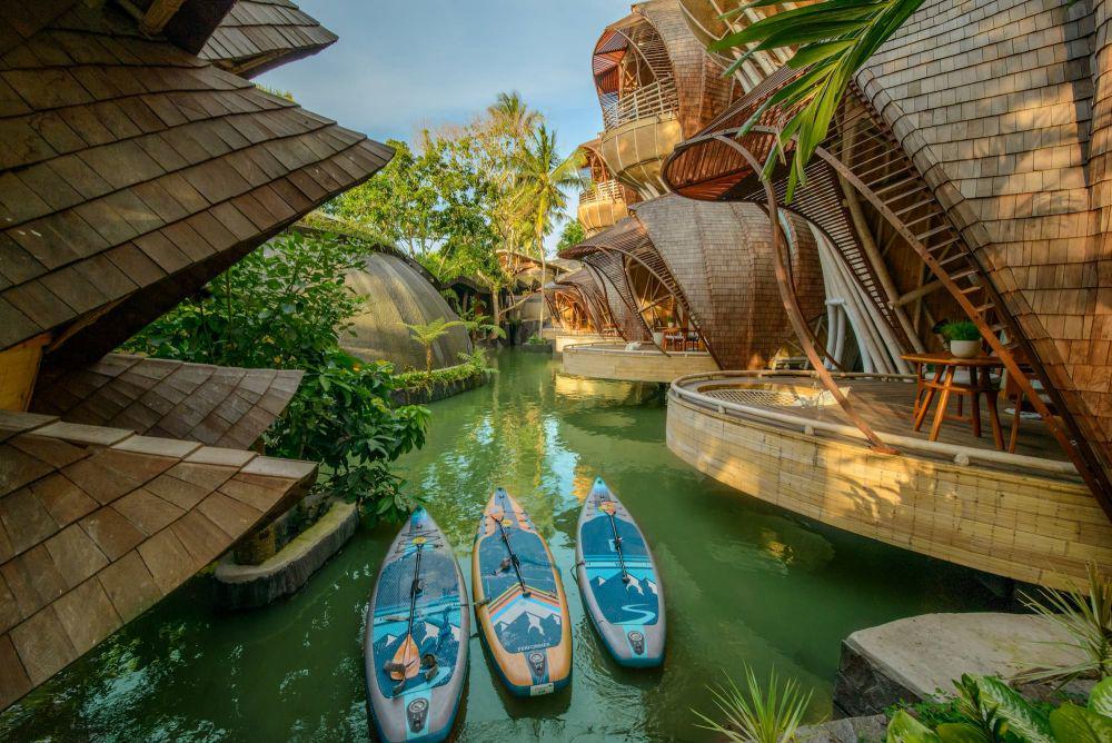 9 Potret Ulaman Eco Luxury Resort Bali, Penginapan Bambu yang Estetik
