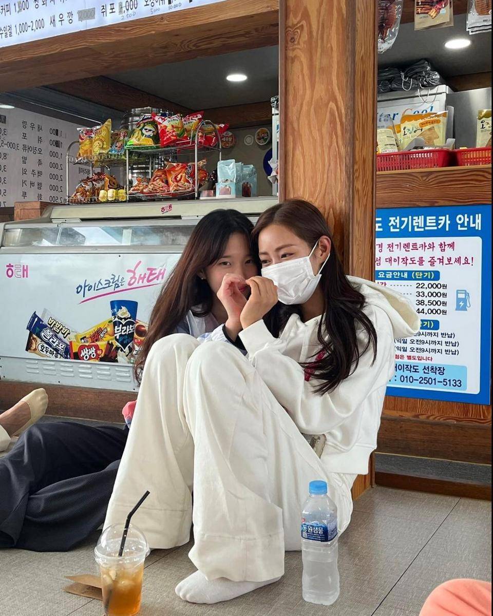 Cast Single's Inferno 2 (Instagram.com/jvvcful/)