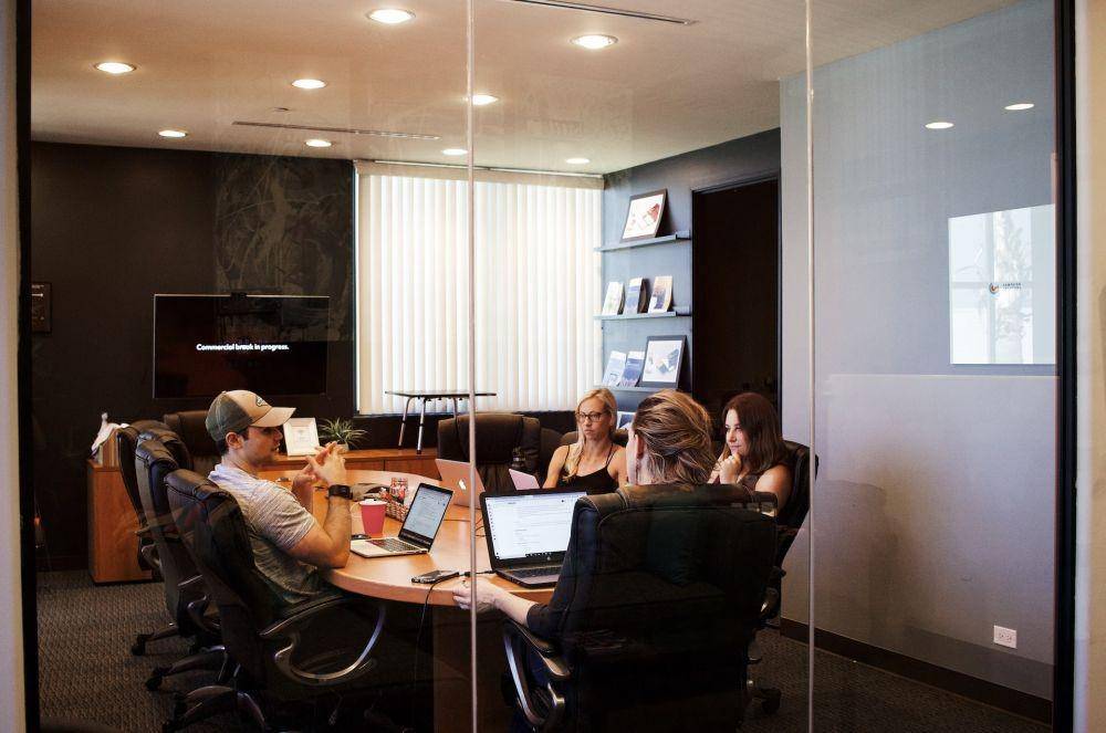 ilustrasi meeting kerja (unsplash.com/campaign creators)