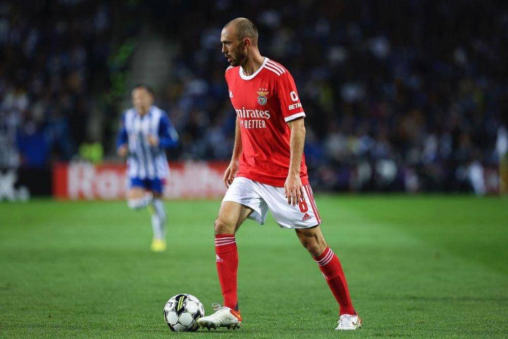 Fredrik Aursnes saat membela Benfica di Liga Portugal (instagram.com/fredrikaurs18)