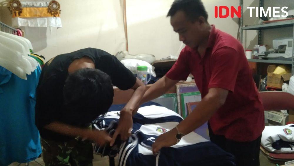 Aktivitas pembinaan ketrampilan WBP di Lapas Kelas II A Kerobokan. (IDN Times/ Ni Ketut Sudiani)