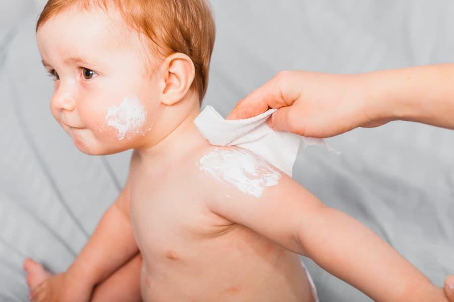 8 Rekomendasi Cream Wajah untuk Bayi yang Bagus dan Aman
