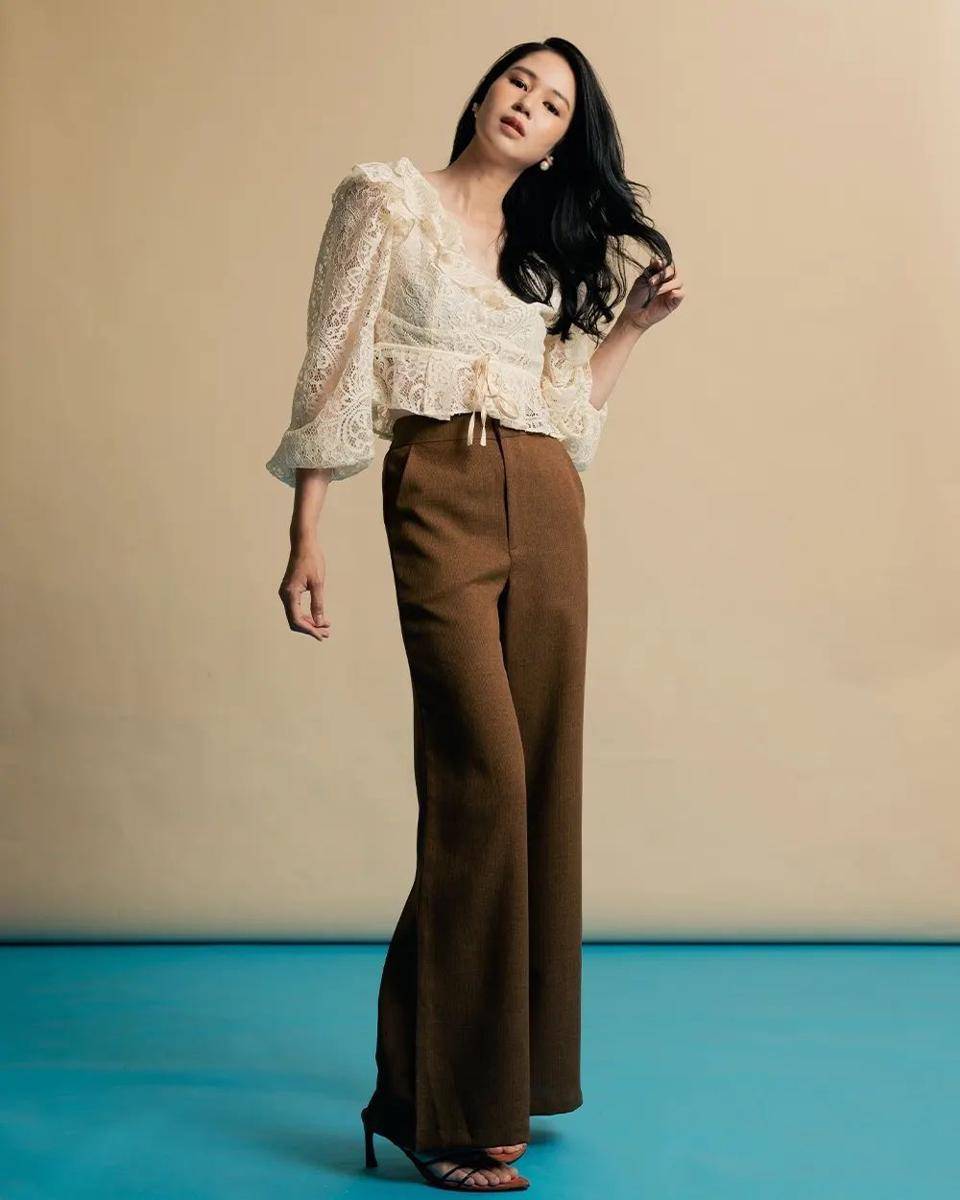 inspirasi outfit Laura Basuki (instagram.com/laurabas)