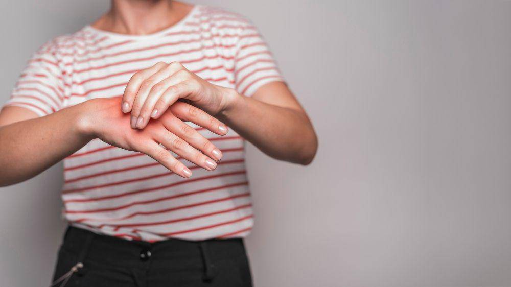 ilustrasi artritis psoriatik di tangan (freepik.com/freepik)