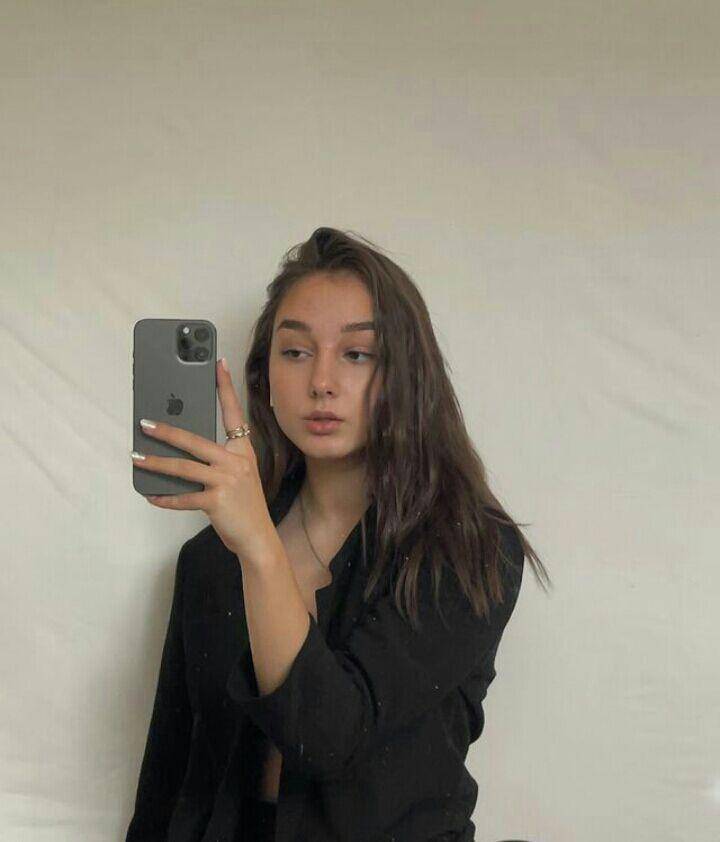 Tina (instagram.com/the.av.tina)