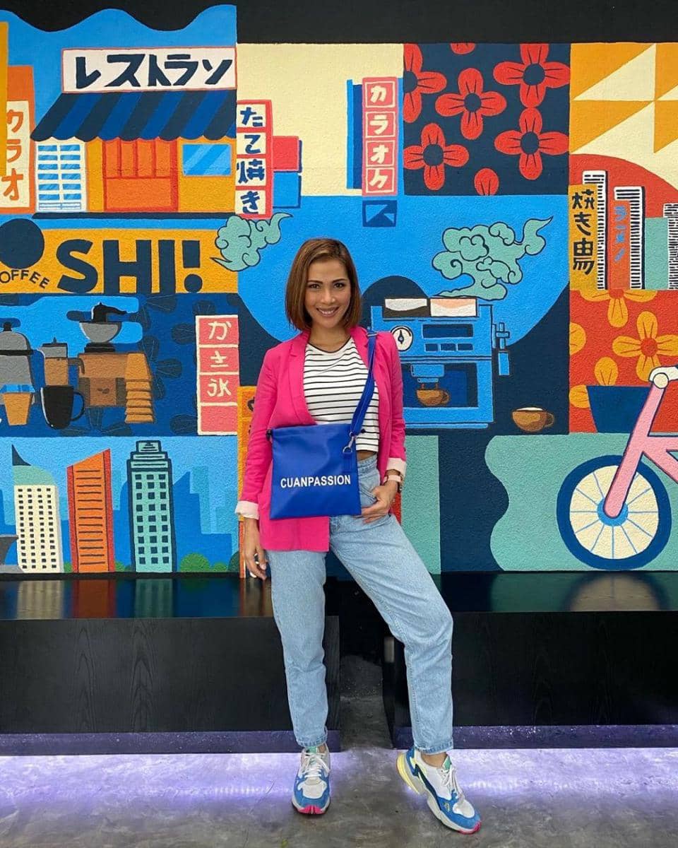 Nadia Mulya dengan outfit warna cerah (instagram.com/nadiamulya)