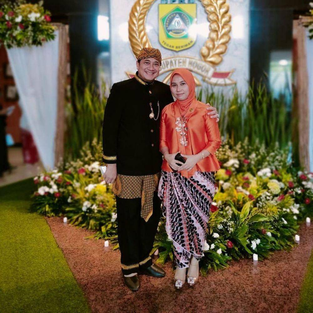 Gaya kebaya ala Sarni istri Ivan Fadilla (instagram.com/nyaisarni2)