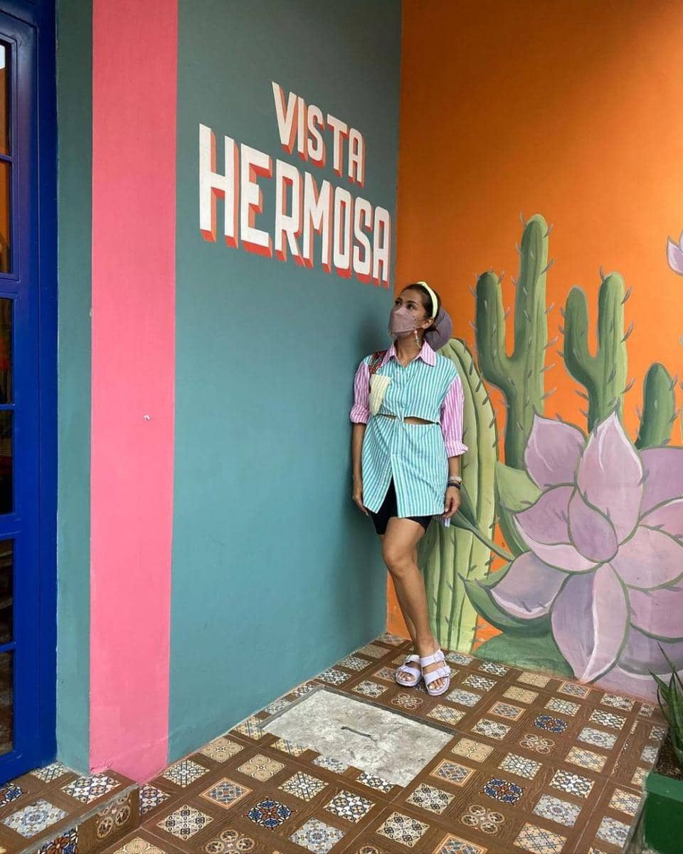 Nadia Mulya dengan outfit warna cerah (instagram.com/nadiamulya)