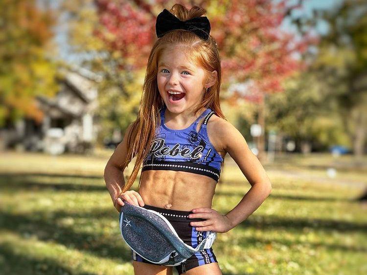 9 Potret Kynlee Heiman, Bocah 6 Tahun yang Viral Punya Perut Sixpack