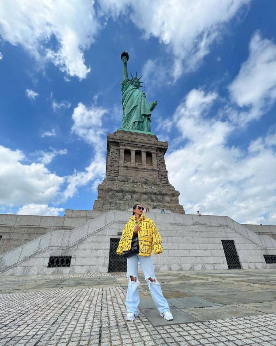 Nadia Mulya dengan outfit warna cerah (instagram.com/nadiamulya)