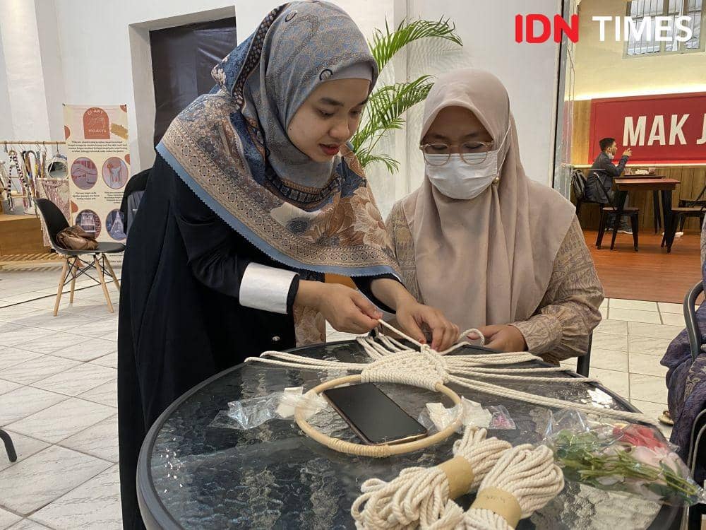 Suasana workshop dan pameran dari Claims Studio dan DI Art Project (IDN Times/Indah Permata Sari)
