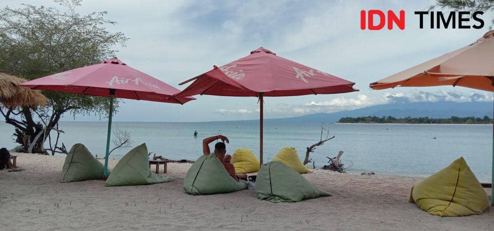 Wisatawan di Gili Trawangan Lombok Utara. (IDN Times/Muhammad Nasir)