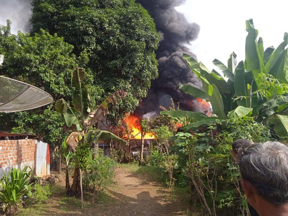 (Kondisi gudang BBM yang terbakar di Lubuk Linggau) IDN Times/Istimewa