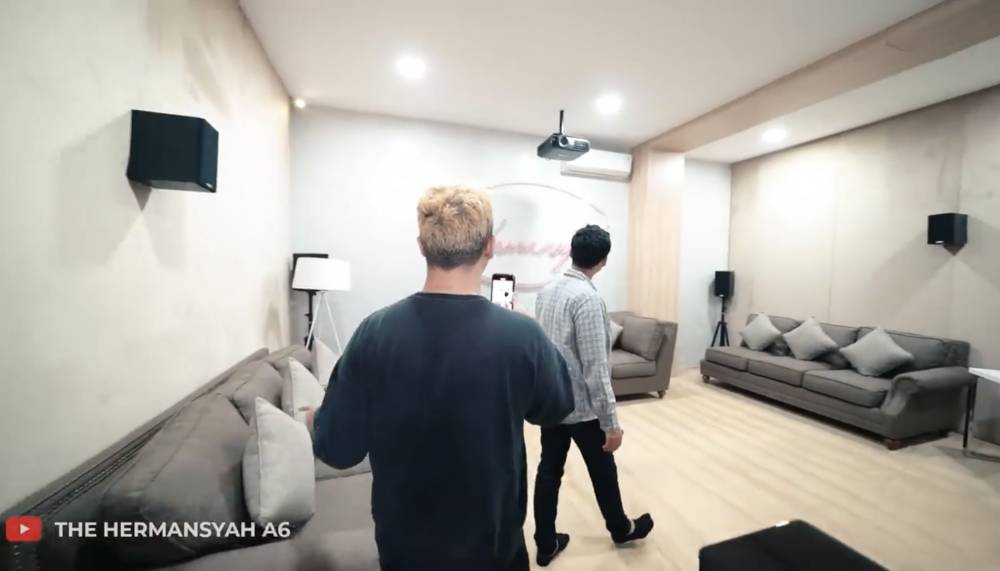potret kantor Anang dan Ashanty (youtube.com/TheHermansyaha6world)