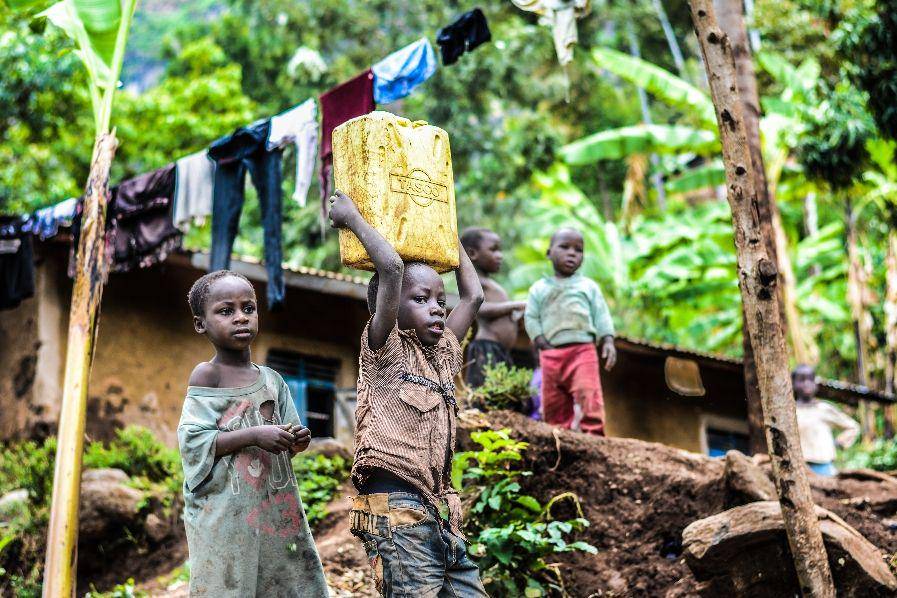 potret buruh anak Afrika (pexels.com/dazzle-jam)