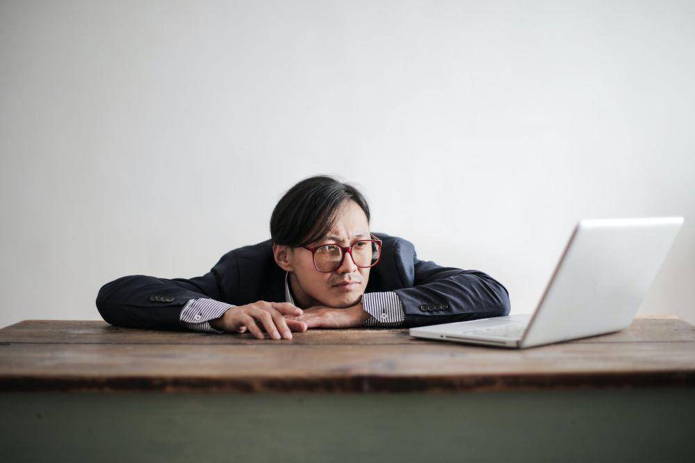 hal yang menyebabkan kita malas bekerja (pexels.com/Andrea Piacquadio)