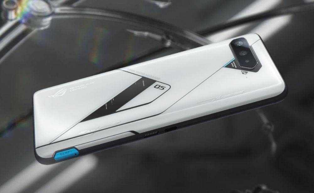 potret Asus ROG Phone 5 Ultimate (rog.asus.com)
