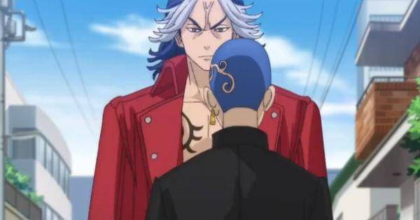 Taiju memaksa Hakkai menghajar Takemichi ( Dok. Liden Films / Tokyo Revengers  S2)