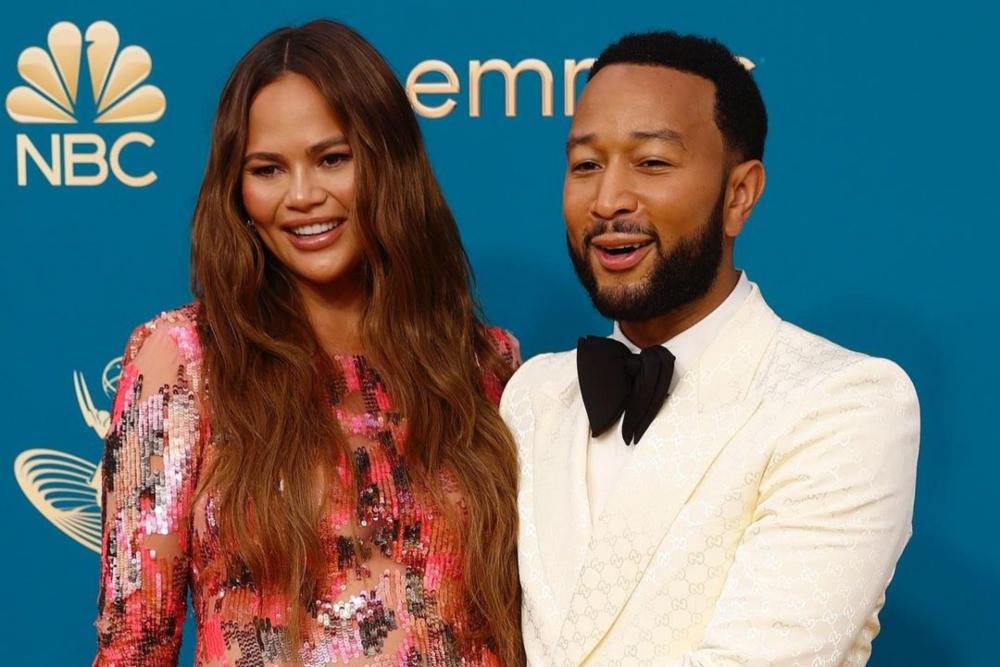 John Legend Umumkan Kelahiran Anak Ketiganya Saat Konser, Selamat!