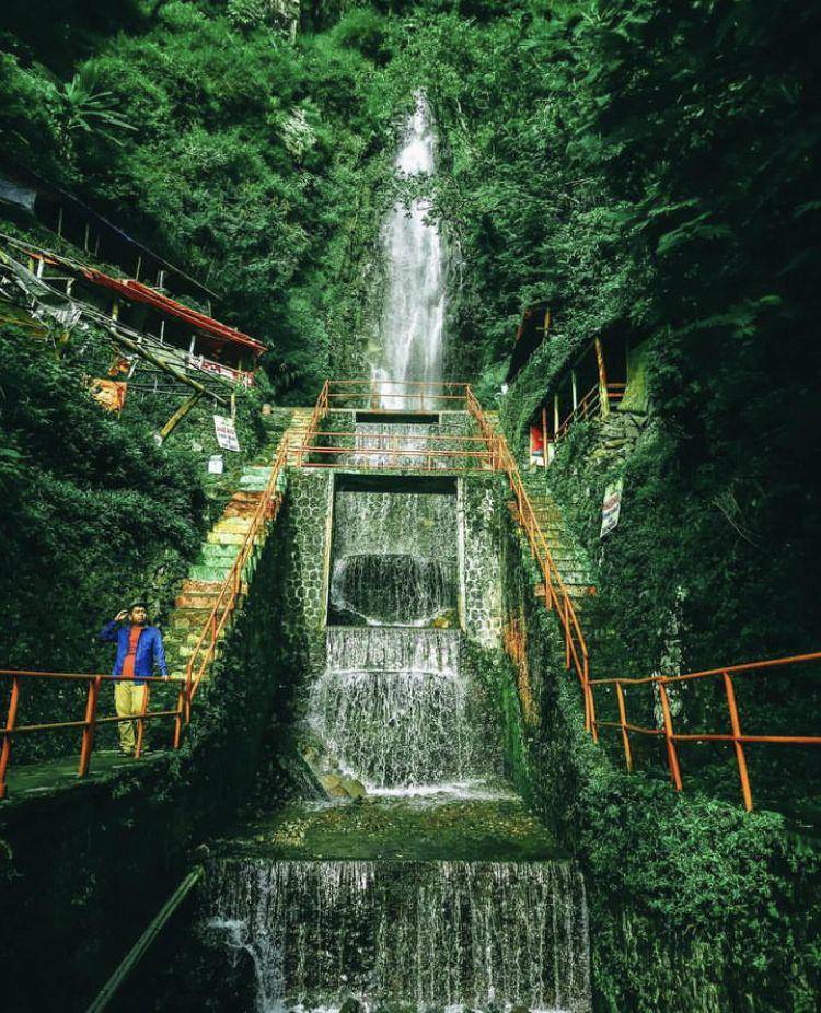 Air Terjun Tirtosari (instagram.com/adam.septiansyah)
