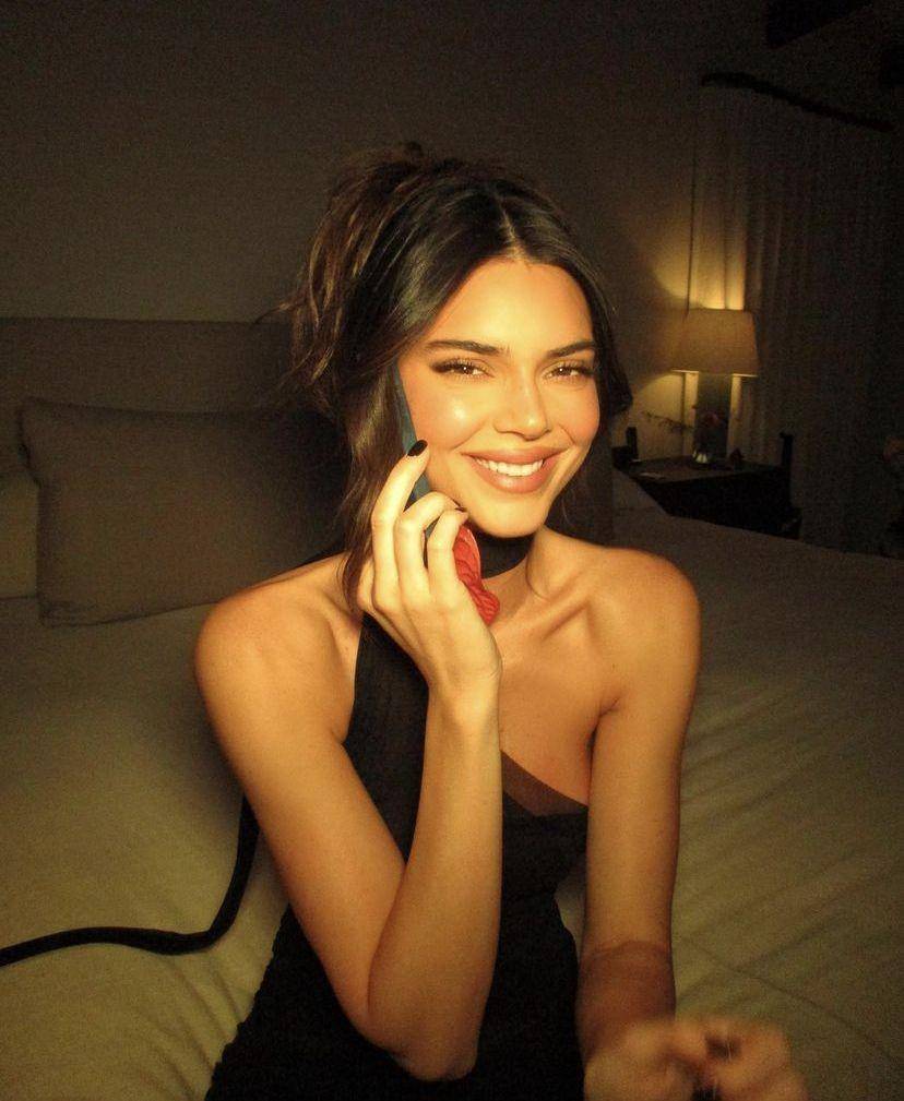 potret gaya Kendall Jenner hadiri pesta ulang tahun (instagram.com/kendalljenner)