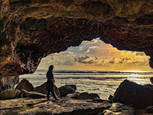 Pantai Nglolang Gunungkidul: Lokasi, Harga Tiket dan Tips