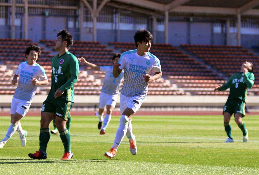 Kaoru Mitoma aktif mewakili kampusnya di sejumlah kompetisi sepak bola tingkat nasional (twitter.com/kaoru_mitoma)