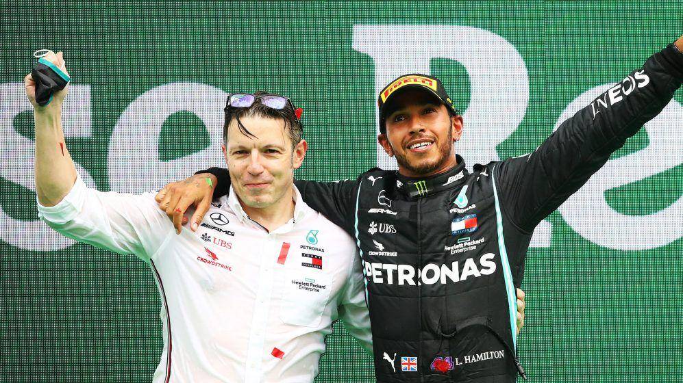 Lewis Hamilton dan Pete Bonnington (formula1.com)