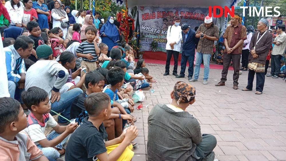 Suasana warga Kampung Melayu Semarang saat memeriahkan peresmian pokdarwis. (IDN Times/Fariz Fardianto)