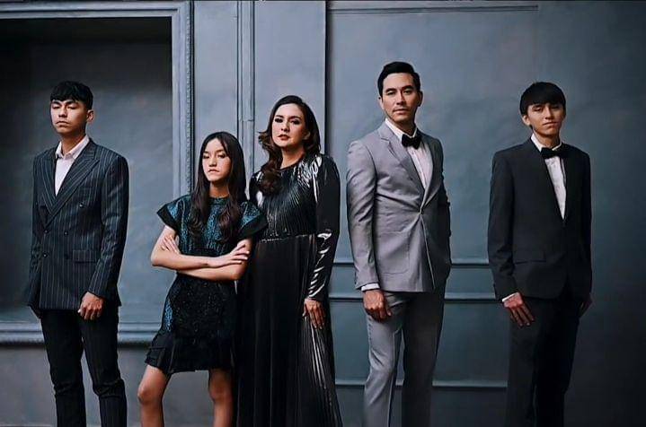 photoshoot keluarga Donna dan Darius (instagram.com/riomotret)