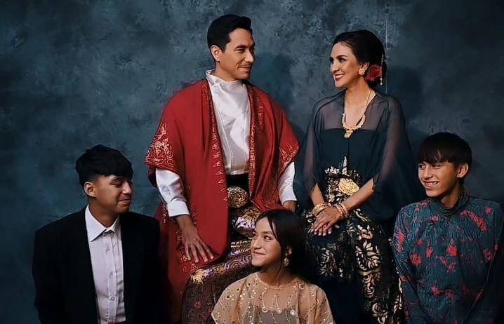 photoshoot keluarga Donna dan Darius (instagram.com/riomotret)