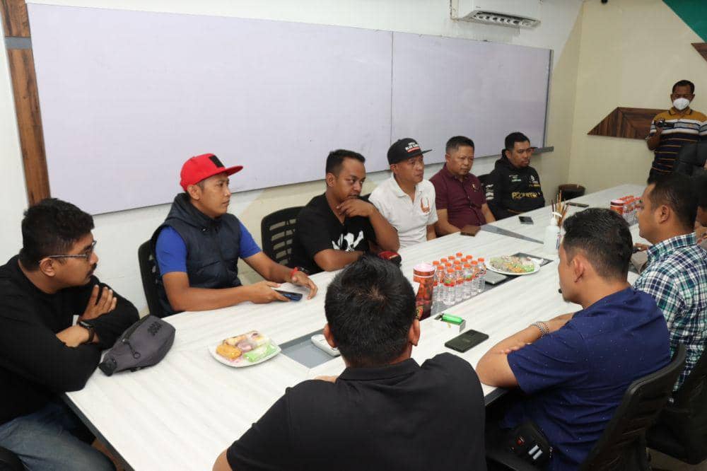 Polres Malang dan Aremania saat melakukan audiensi di Mapolres Malang. (Dok. Humas Polres Malang)
