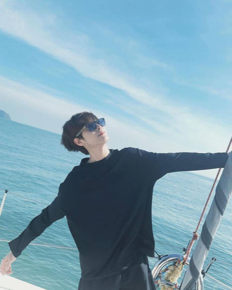 Renjun NCT (instagram.com/yellow_3to3/)