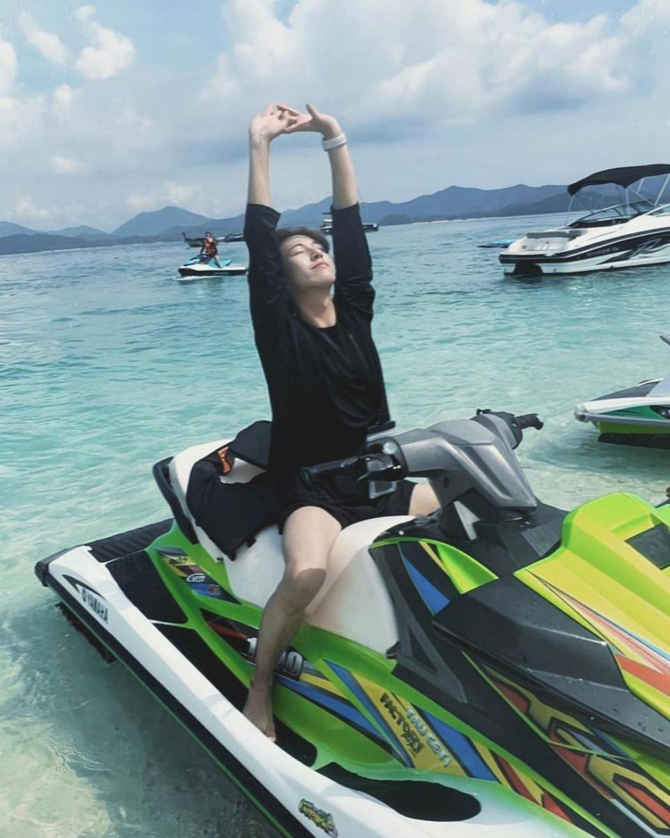 Renjun NCT (instagram.com/yellow_3to3/)