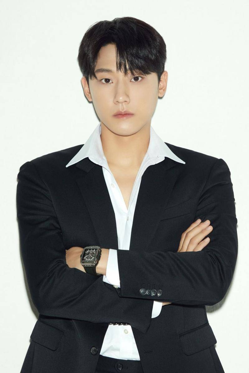 Lee Do Hyun (instagram.com/ldh_sky)